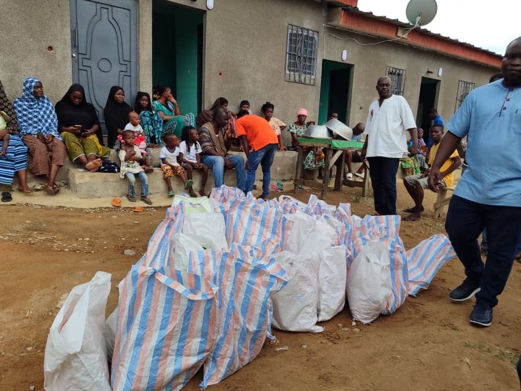 Tras el llamamiento de Sant'Egidio para las poblaciones desalojadas en Abiyán, Costa de Marfil, las ayudas se multiplican y se buscan nuevas viviendas