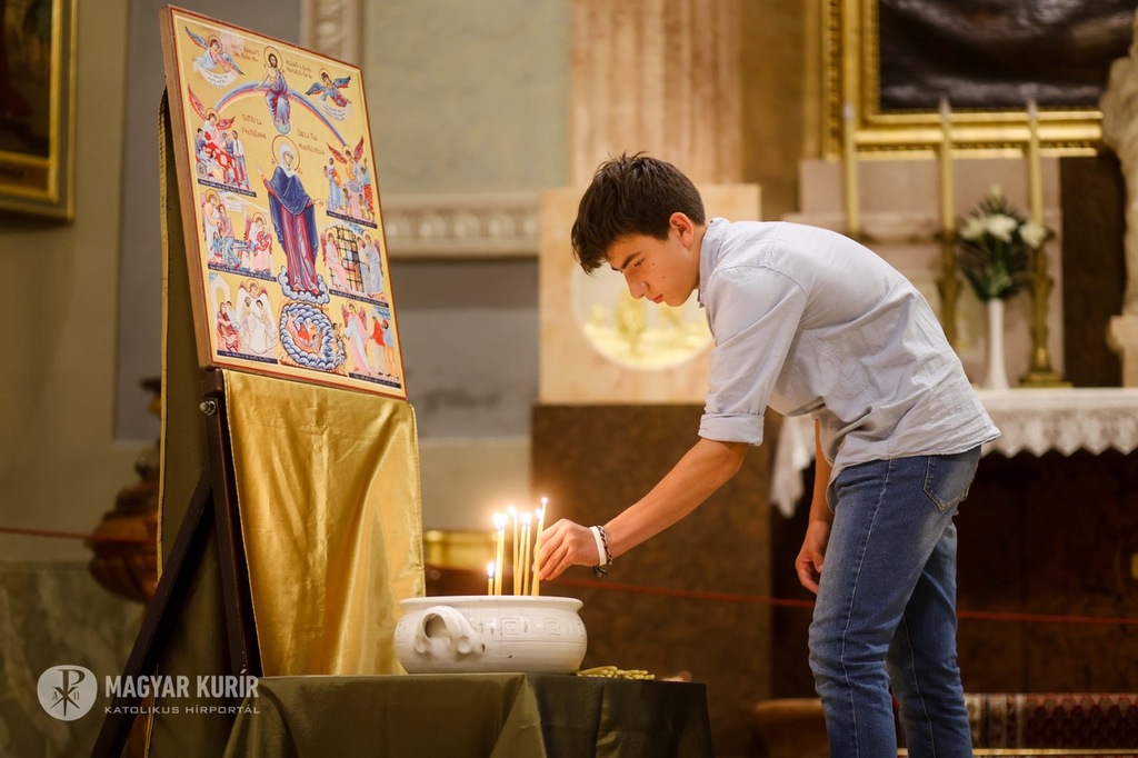 Oración en Budapest en recuerdo del porraimos (holocausto de los gitanos) y del atentado de Kisléta