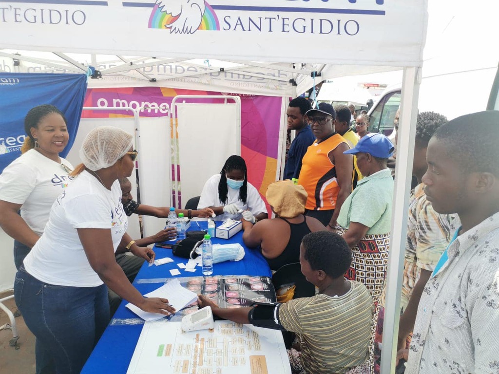 Una “Fiera della Salute”, con screening di prevenzione e cura,  promossa dal Centro DREAM di Zimpeto in occasione della Giornata del Medico Mozambicano