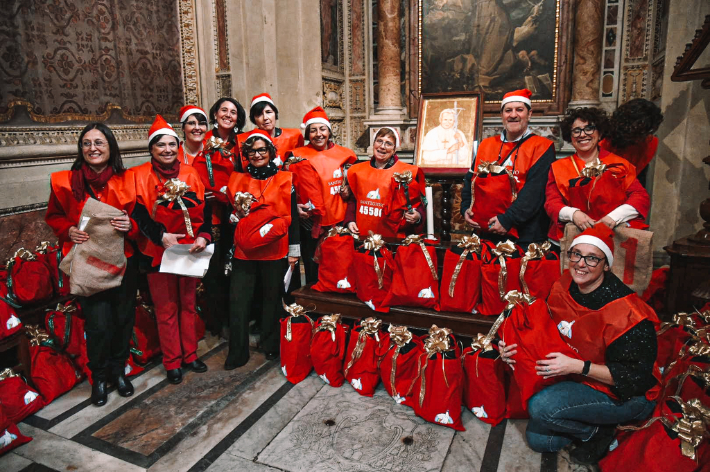 Un Noël de solidarité et de paix, depuis Rome jusqu'au monde entier. Les premières images du repas de Noël à Santa Maria au Trastevere