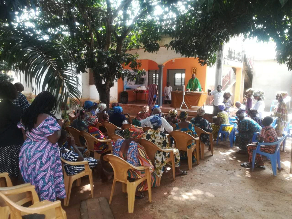 Oración y solidaridad con los ancianos de la nueva casa de Lomé de la Comunidad de Togo