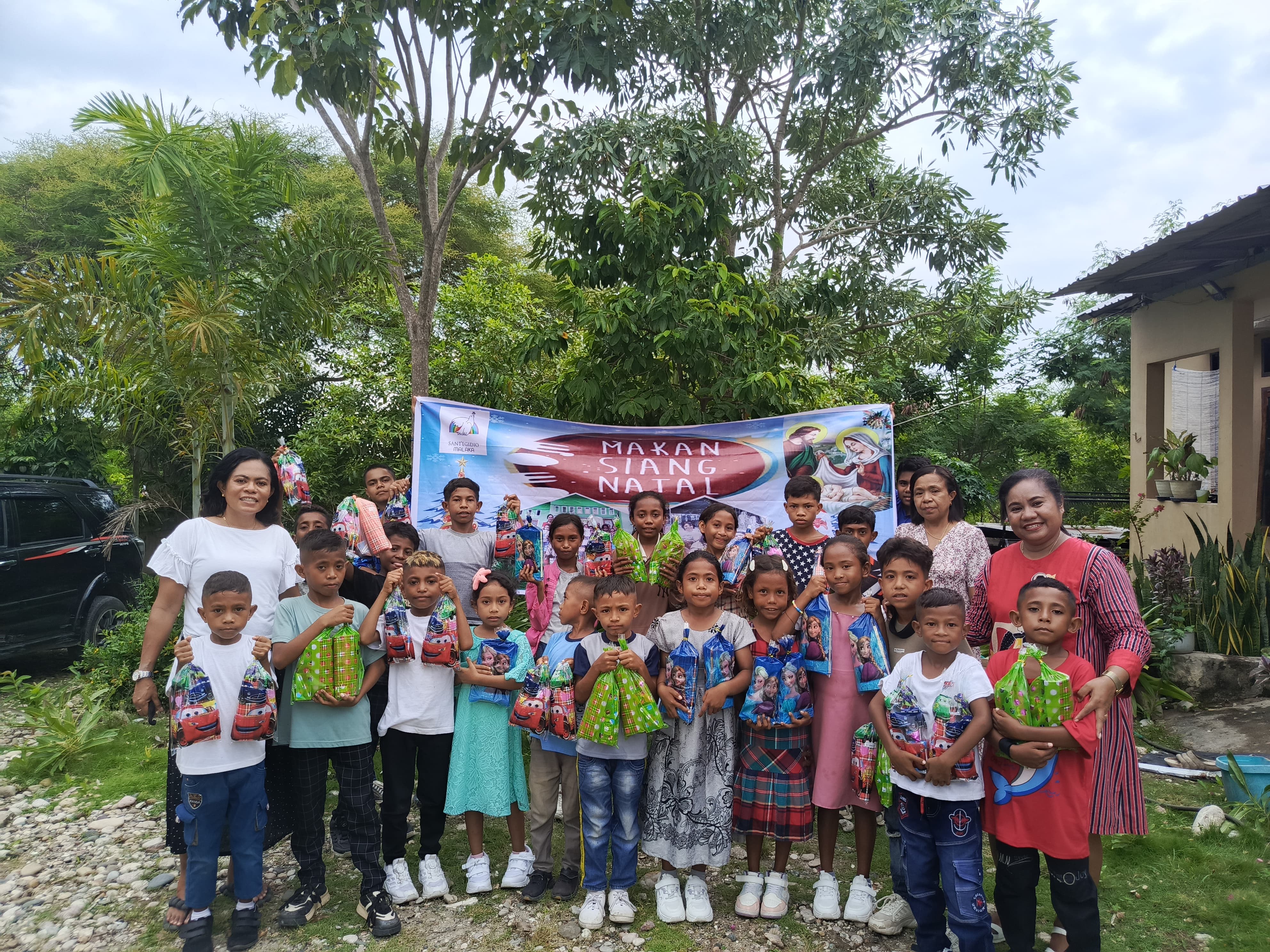 Malaka Indonesia Il Pranzo Di Natale Con I Bambini Della Scuola