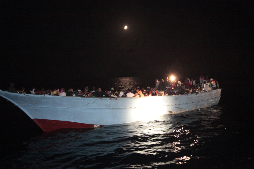 Shipwreck off Lampedusa: an appeal to Italy and Europe to intensify sea rescues