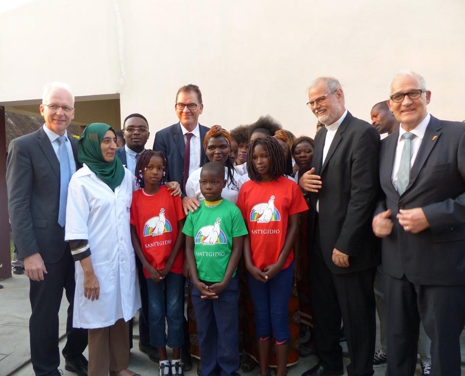 O ministro alemão da Cooperação Gerd Müller visitou a Comunidade de Sant'Egidio da Beira