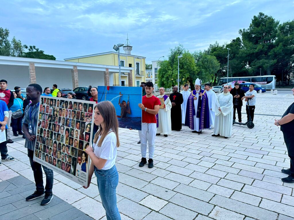 "Il tentativo di raggiungere l'Europa è il legittimo desiderio di una vita migliore. Perché questo desiderio umano diviene tragedia?": Mons. Ferretti a "Morire di speranza" a Borgo Mezzanone (Foggia)