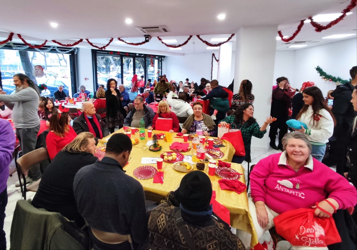 Le Immagini Dei Pranz Di Natale A Roma Nei Vari Quartieri - COMUNITÀ DI ...